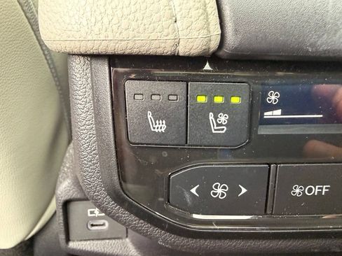Used 2025 Toyota Grand Highlander AWD image 39