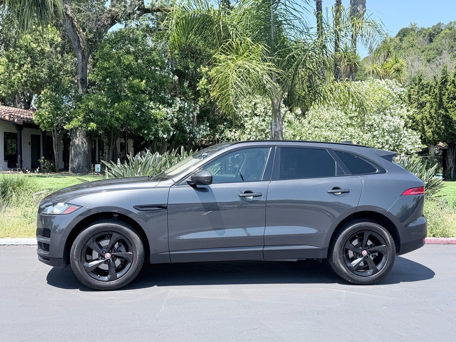 Used 2020 Jaguar F-PACE Prestige AWD/4WD image 2
