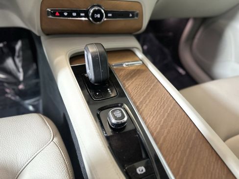 Used 2022 Volvo XC90 T8 Inscription Expression w/ Climate Package image 18