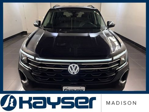 Used 2025 Volkswagen Atlas SE AWD/4WD image 2