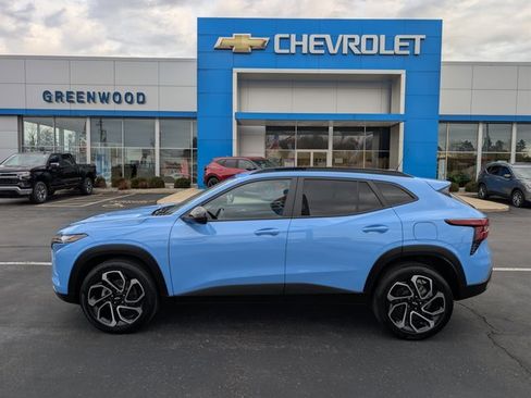 Used 2024 Chevrolet Trax RS w/ Sunroof Package image 2