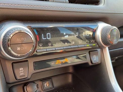 Used 2023 Toyota RAV4 XLE image 28