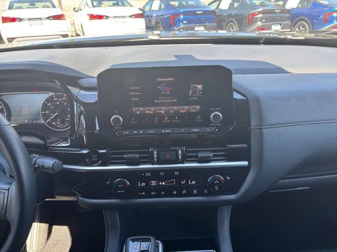 Used 2025 Nissan Pathfinder SV FWD image 17