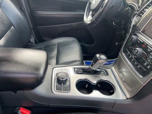 Used 2018 Jeep Grand Cherokee Limited image 11