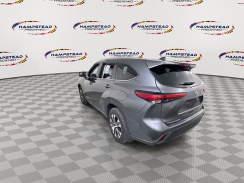 Used 2020 Toyota Highlander XLE image 6