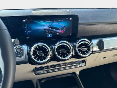 Used 2023 Mercedes-Benz GLB 250 image 18