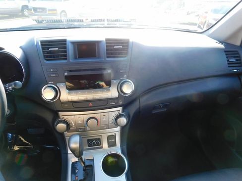 Used 2012 Toyota Highlander SE w/ Tow Pkg AWD/4WD image 8