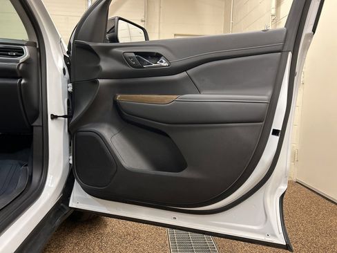 Used 2023 GMC Acadia SLE w/ Driver Convenience Package image 15