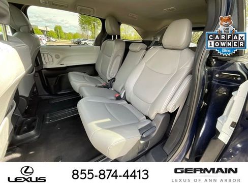 Used 2025 Toyota Sienna XLE FWD image 13