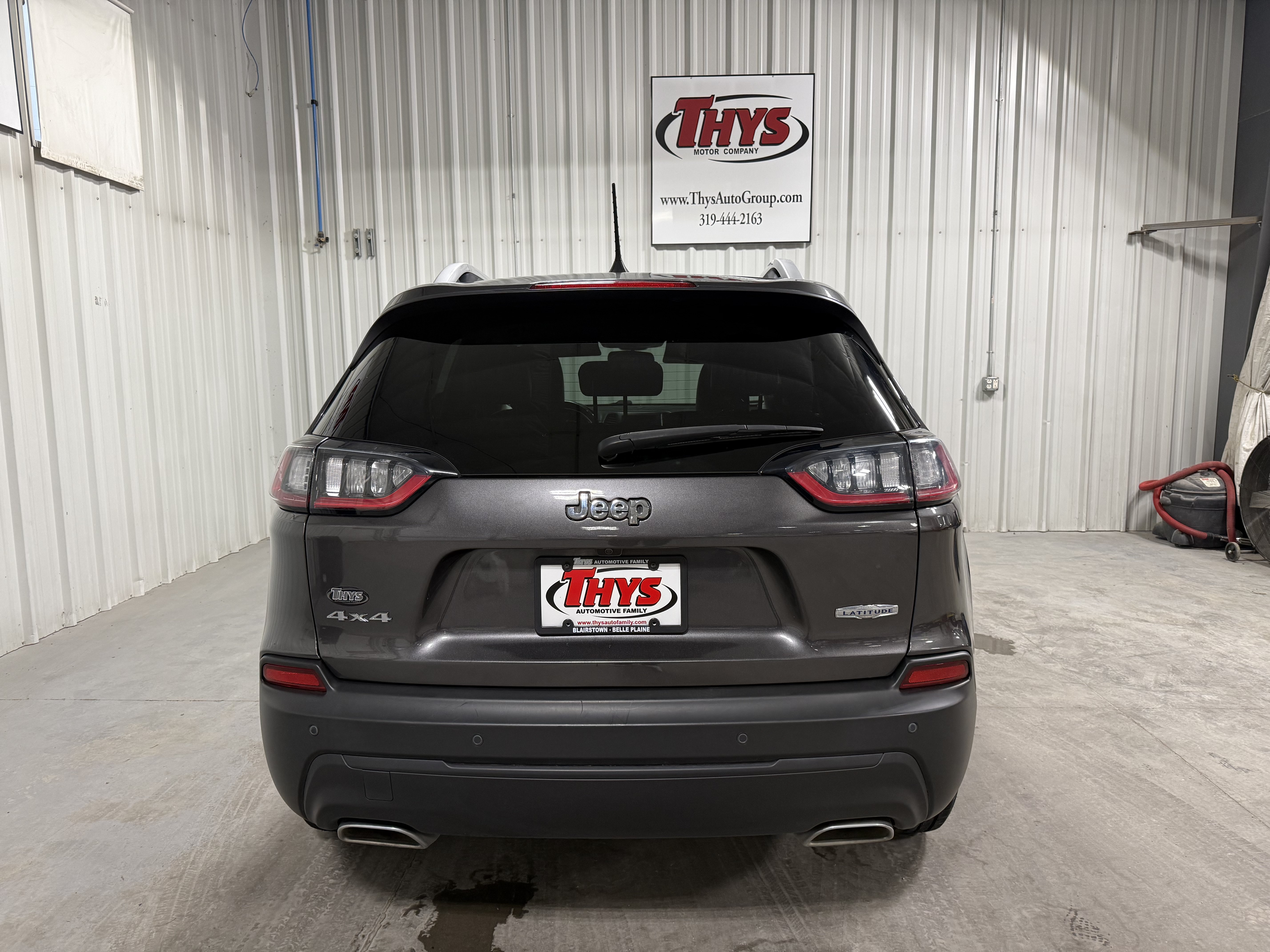 Used 2019 Jeep Cherokee Latitude Plus w/ Cold Weather Group AWD/4WD image 4