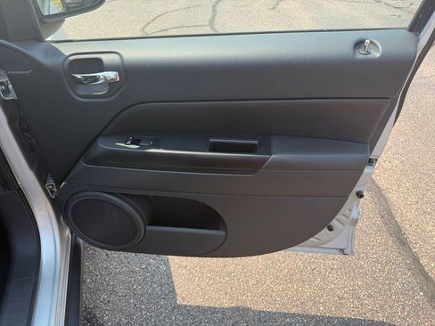 Used 2011 Jeep Compass Latitude AWD/4WD image 16