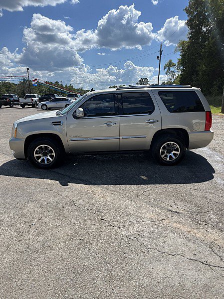 Used 2013 Cadillac Escalade Platinum RWD image 4