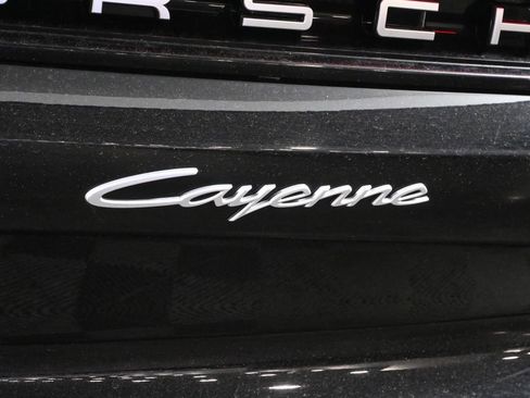 Used 2025 Porsche Cayenne AWD/4WD image 39