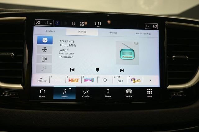 Used 2024 Chrysler Pacifica Touring-L FWD image 23