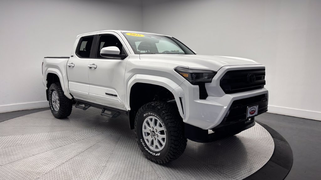 Used 2025 Toyota Tacoma SR5 AWD/4WD image 39