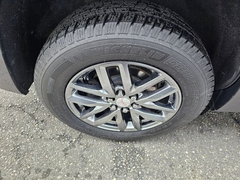 Used 2017 GMC Acadia SLT image 9