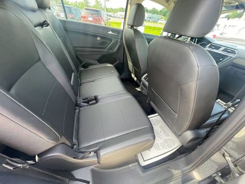 Used 2018 Volkswagen Tiguan SEL FWD image 34