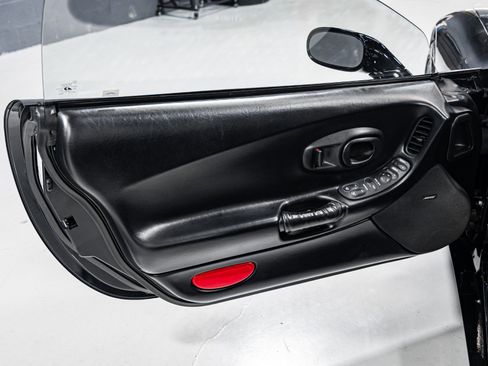 Used 2002 Chevrolet Corvette Z06 w/ Memory Pkg image 16