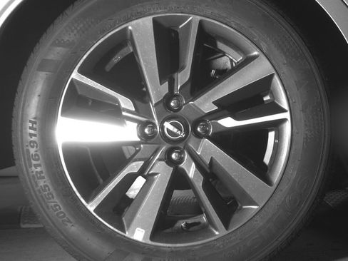 Used 2025 Nissan Versa SV FWD image 15