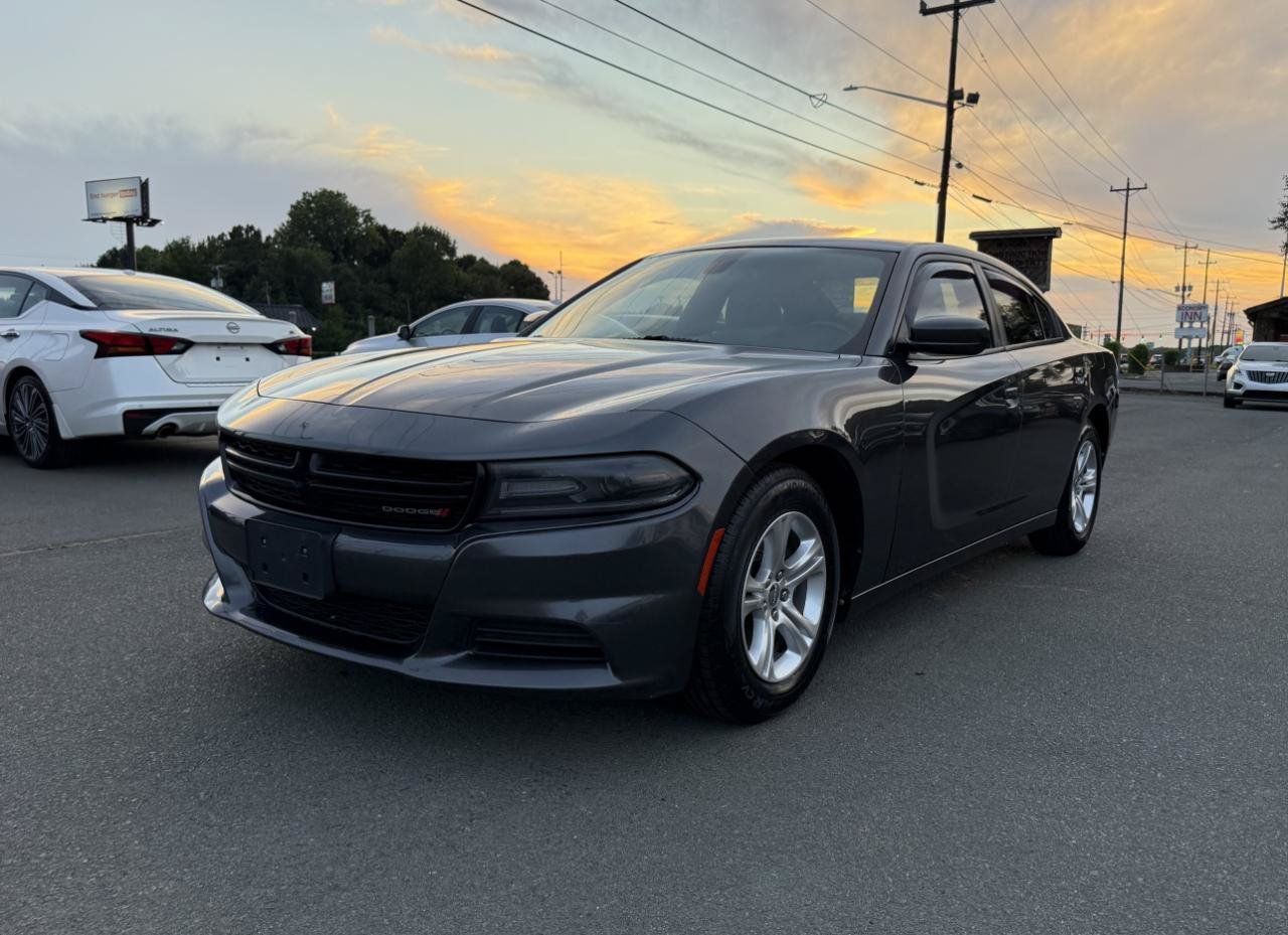 Used 2020 Dodge Charger SXT w/ Leather Interior Group RWD image 3