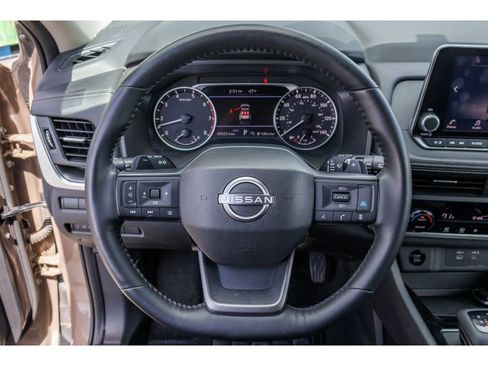 Used 2025 Nissan Rogue SV AWD/4WD image 21