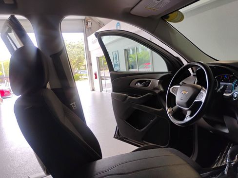 Used 2021 Chevrolet Traverse LT FWD image 78