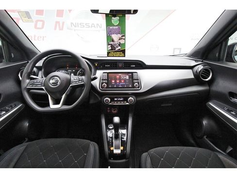 Certified 2020 Nissan Kicks SV image 7