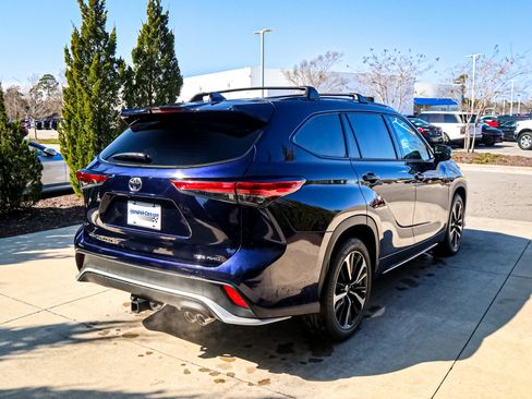 Used 2021 Toyota Highlander XSE image 12