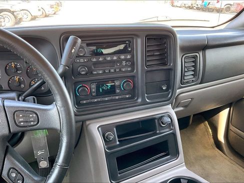 Used 2004 GMC Yukon XL SLT w/ Preferred Equipment Group image 9