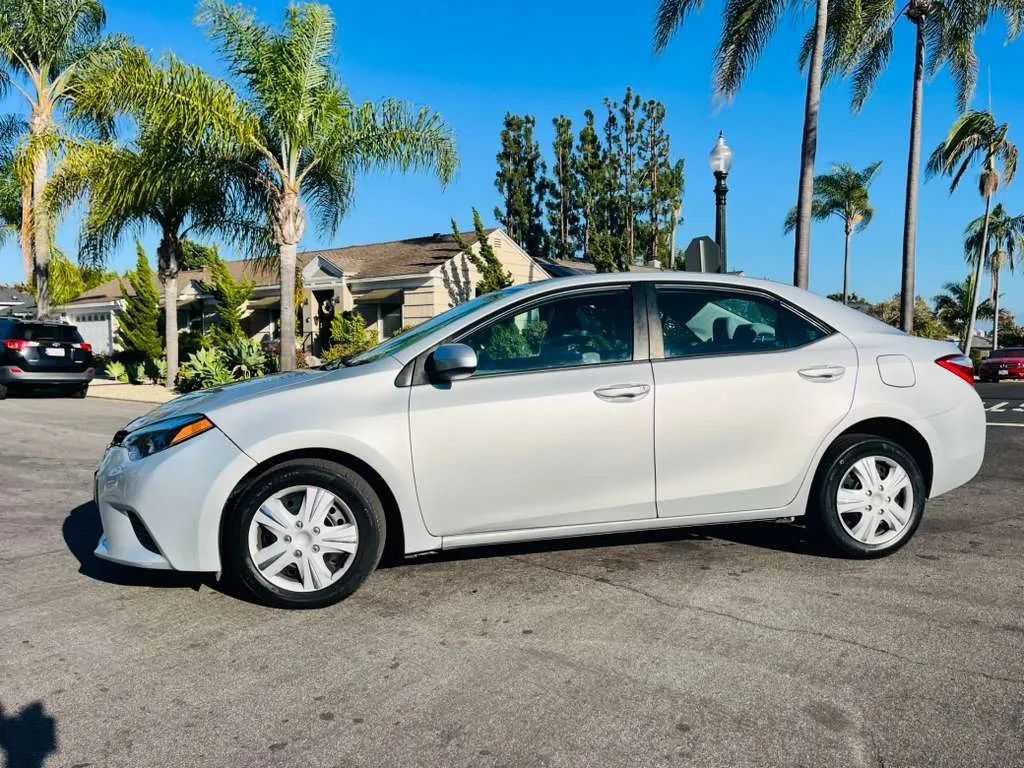 Used 2016 Toyota Corolla LE FWD image 14