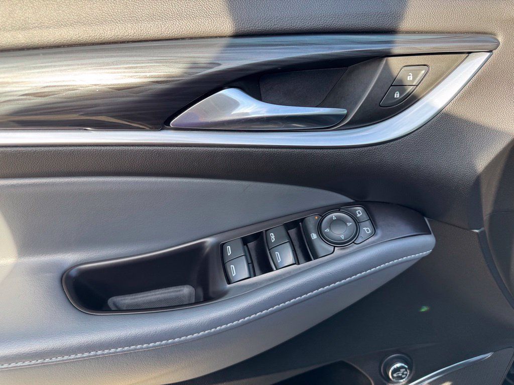 Used 2020 Buick Enclave Essence AWD/4WD image 13