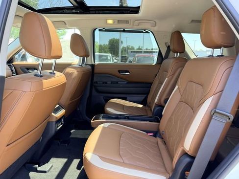 New 2026 Nissan Pathfinder Platinum AWD/4WD image 13