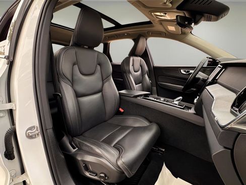 Used 2025 Volvo XC60 B5 Ultra w/ Protection Package Premier image 27