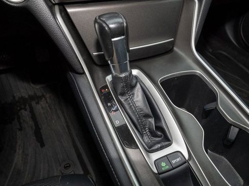 Used 2018 Honda Accord Touring image 16