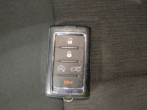 Used 2023 Jeep Grand Cherokee Laredo w/ Luxury Tech Group I AWD/4WD image 32