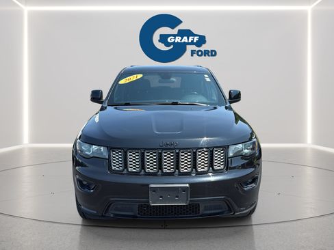 Used 2021 Jeep Grand Cherokee Laredo X AWD/4WD image 3