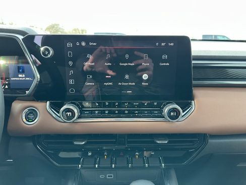 Used 2024 GMC Canyon AT4 w/ AT4 Premium Package image 5