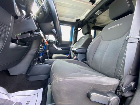 Used 2016 Jeep Wrangler Unlimited Sahara image 9