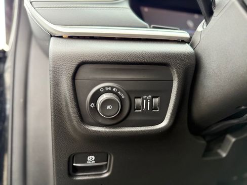 Used 2022 Jeep Grand Cherokee L Limited AWD/4WD image 22