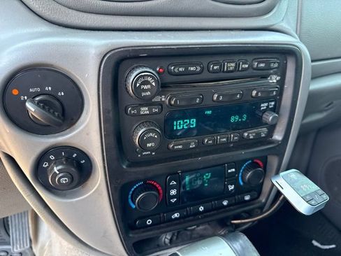 Used 2008 Chevrolet TrailBlazer LT w/ Sun And 6-Disc Cd Package AWD/4WD image 10