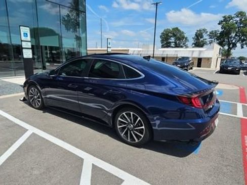 Used 2022 Hyundai Sonata Limited w/ Cargo Package FWD image 3