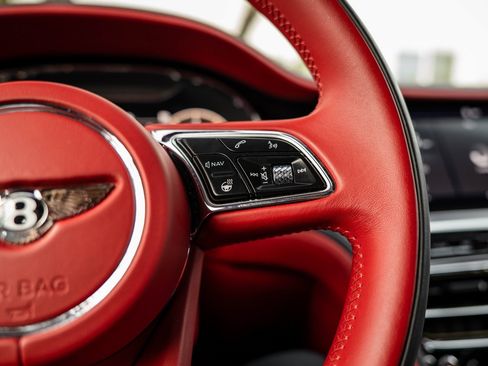 Used 2022 Bentley Flying Spur V8 image 20