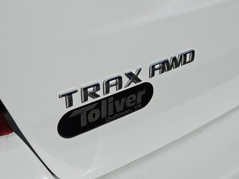 Used 2022 Chevrolet Trax LT w/ LT Convenience Package image 13