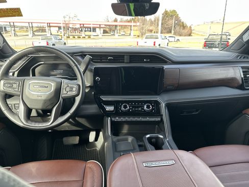 Used 2025 GMC Sierra 2500 Denali Ultimate image 29