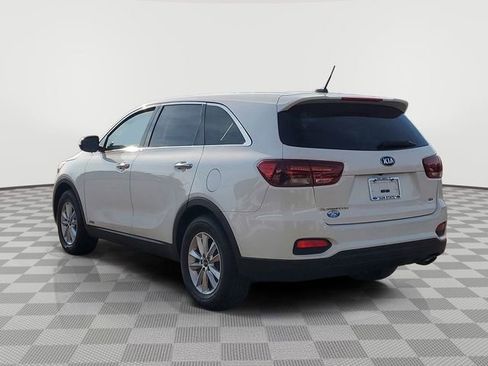 Used 2019 Kia Sorento LX image 4