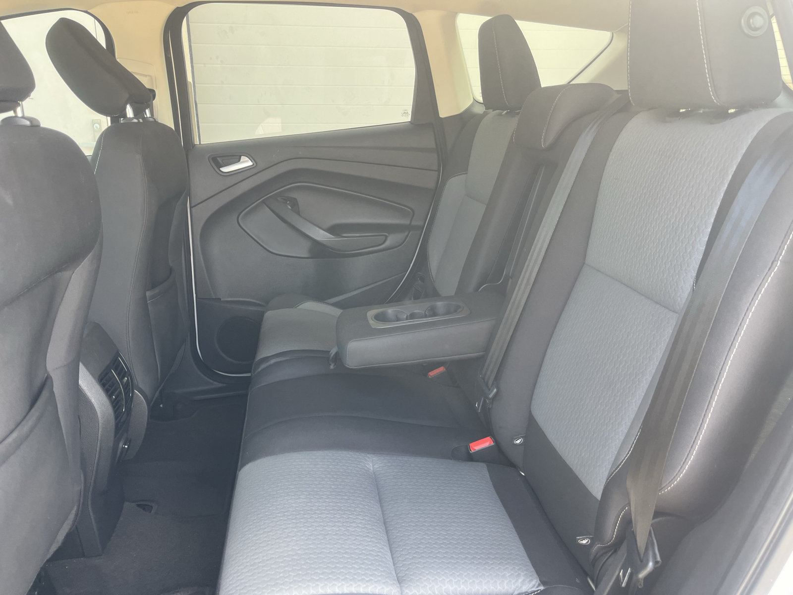 Used 2018 Ford Escape SE w/ Ford Safe & Smart Package FWD image 32