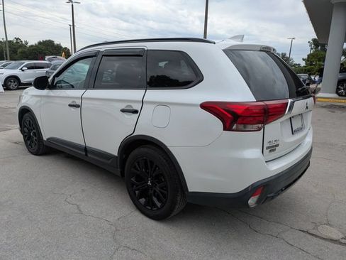 Used 2018 Mitsubishi Outlander LE AWD/4WD image 6