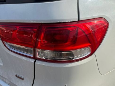 Used 2018 Kia Sorento FWD image 12