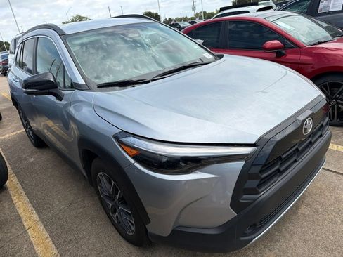 Used 2026 Toyota Corolla Cross XLE FWD image 6