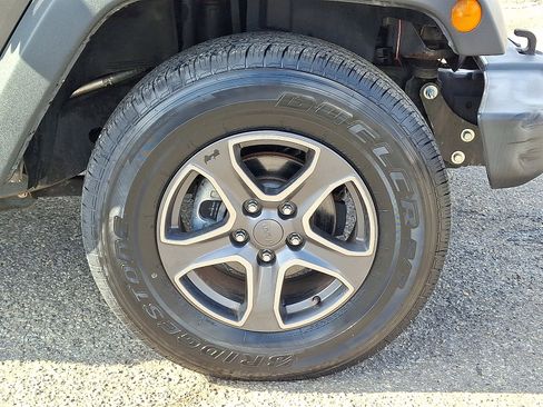 Used 2017 Jeep Wrangler Unlimited Sport w/ Quick Order Package 23S AWD/4WD image 8
